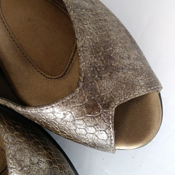 Bella Vita Snakeskin Print Slingback Peep Toe Heel Sandal 7N Brown Metallic - Picture 16 of 16